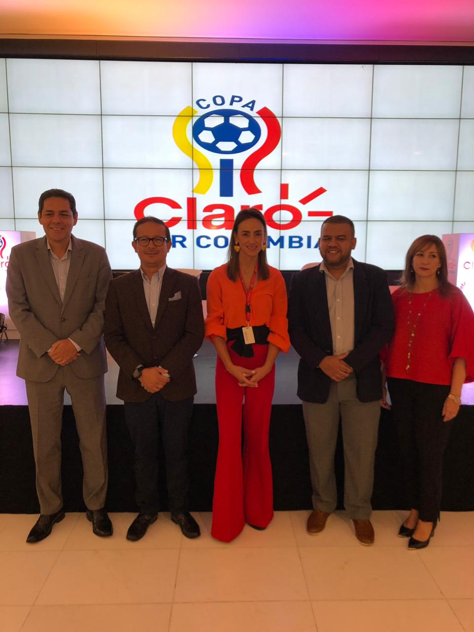 Carlos Zenteno, Presidente Claro Colombia; Martín Gómez, Subdirector general Coldeportes; María Consuelo Castro, Directora Claro por Colombia; Carlos Pérez, Director Fútbol Con Corazón y Claudia Gómez, Gerente de Relaciones Públicas de Huawei.